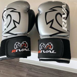 RIVAL RB7 BOXING GLOVES - MEDIUM